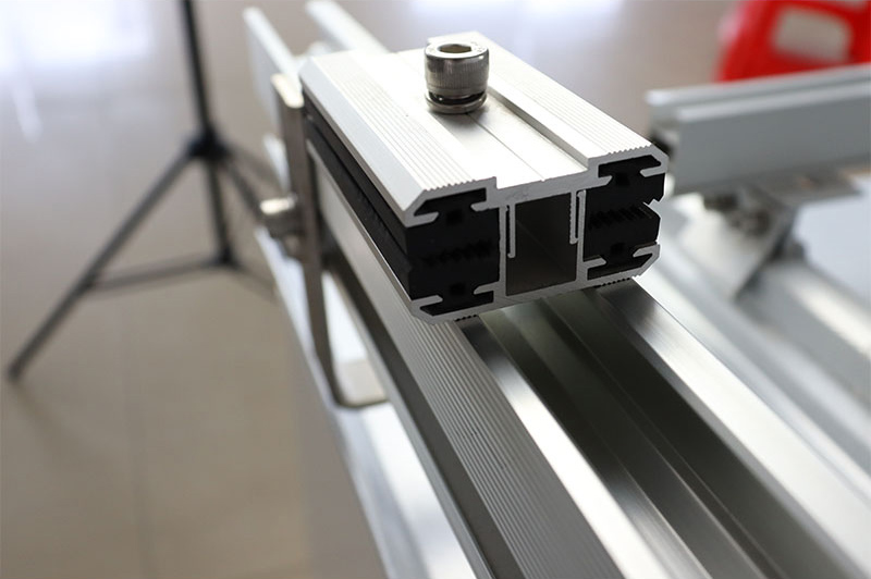 ¿Qué es la abrazadera de película delgada utilizada para los paneles de soporte fotovoltaicos?
