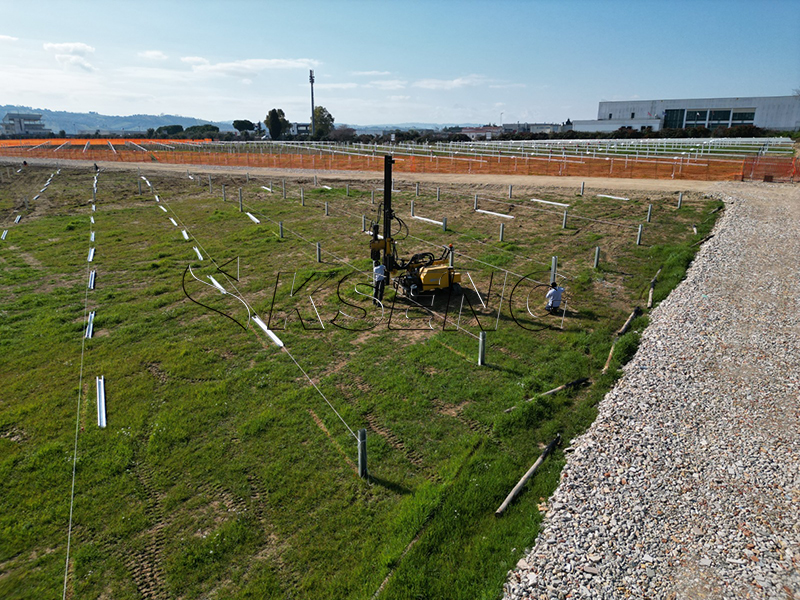 High-efficiency photovoltaic tracking system for utility-scale solar farms High-efficiency photovoltaic tracking system for utility-scale solar farms