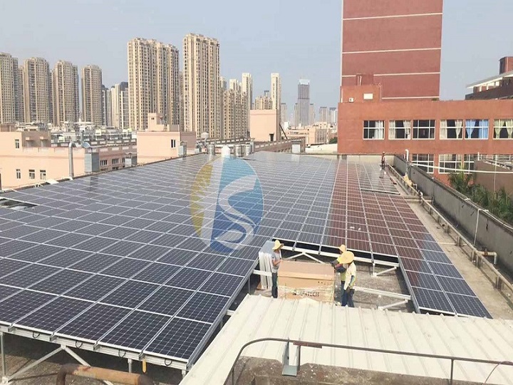 Proyecto solar de techo Xiamen China 400KW
