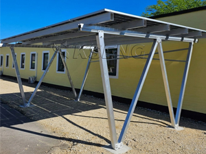 Proyecto de marquesina solar de 8 kW: Energía eficiente y protección del vehículo.