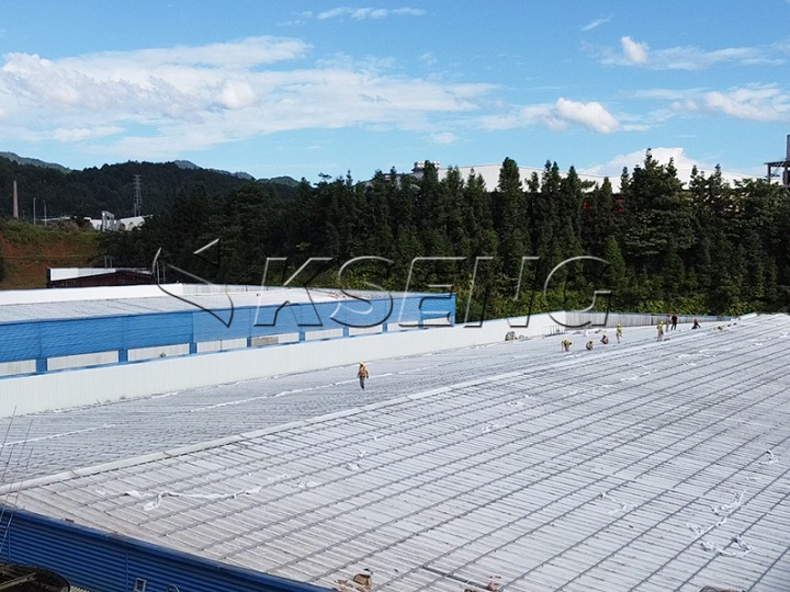 Estudio de caso: planta solar de 11 MW con la solución de estanterías solares de techo de aluminio de Kseng Solar
