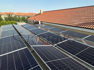 Proyecto de soporte solar para techo lastrado de 20 kW en Azerbaiyán